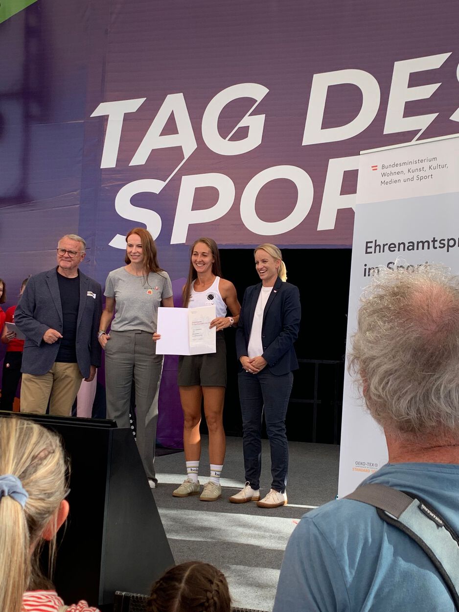 Große EHRE und AUSZEICHNUNG für unsere VICKY!